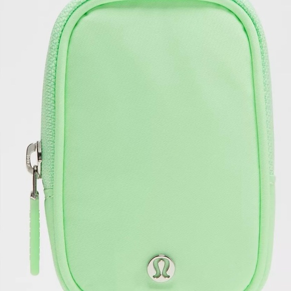 Lululemon Citra Lime Clippable Nano Pouch 💚 - Picture 1 of 6